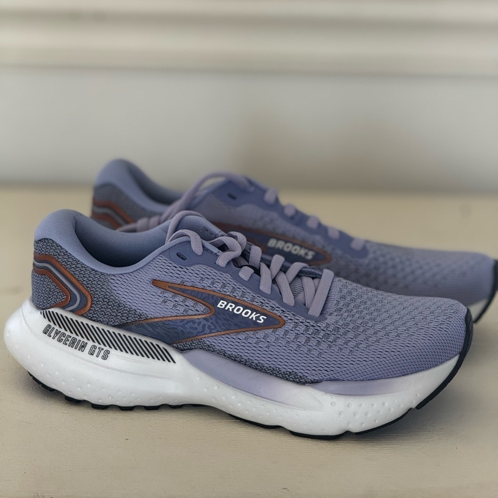 Brooks Women's Lavender Athletic Shoes
